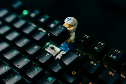 谷歌DeepMind的新AI代理重写代码以自动修复漏洞