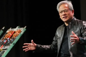 黄仁勋称AI热潮才刚刚开始，人工智能将无处不在